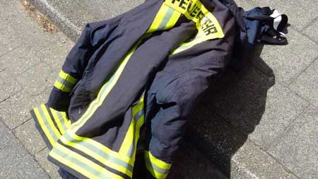 Wrinkle-free/water-repellant clothing